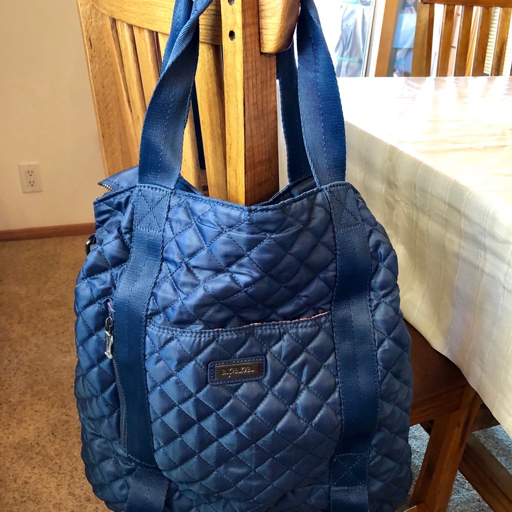 Large Apana yoga bag w/ two strap options.